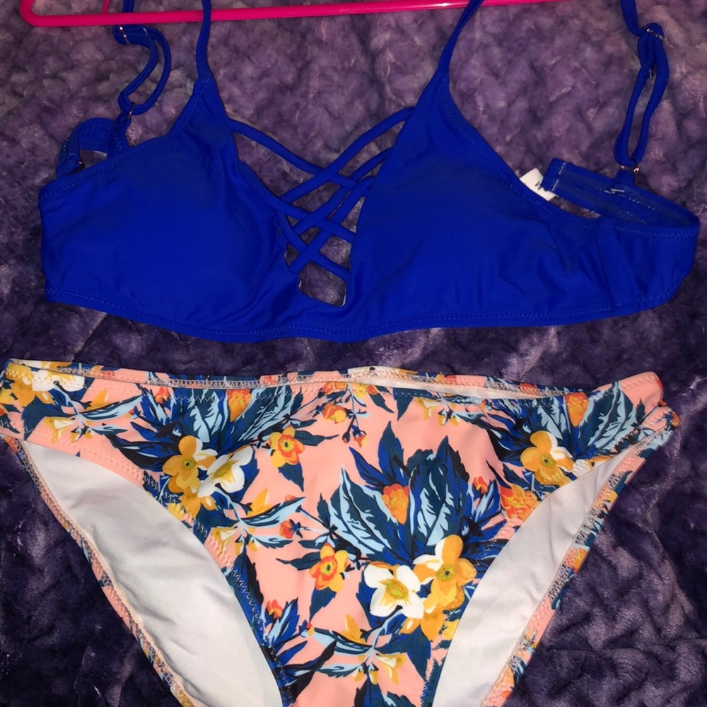 Blue with flowers bikini!